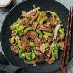Cook this beef and celery stir fry and serve with steamed rice for a satisfying meal. The tender and juicy beef and crispy celery are brought together with a savory aromatic sauce. It’s fast to make and blanched in nutrition, perfect for dinner. {Gluten-Free adaptable}