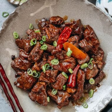 Hong shao yang rou in a plate