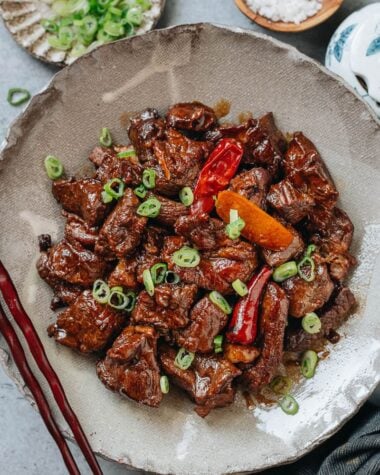 Hong shao yang rou in a plate