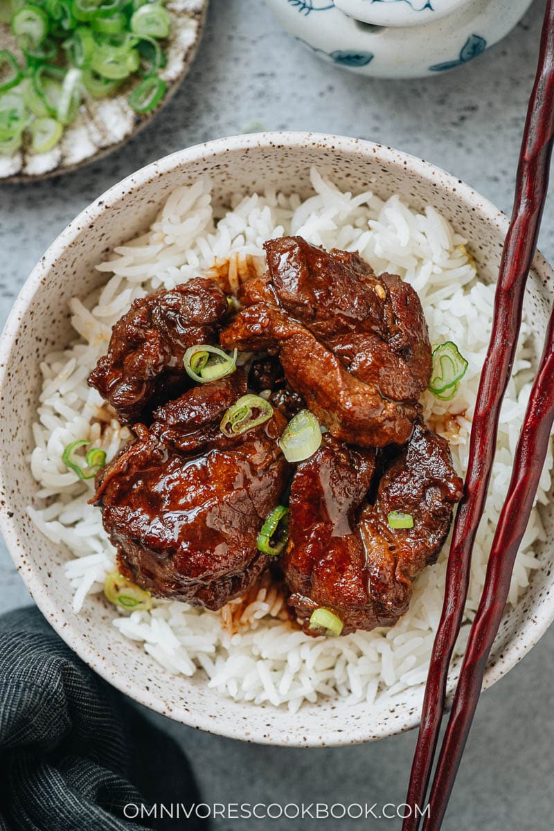 Hong shao yang rou served over rice
