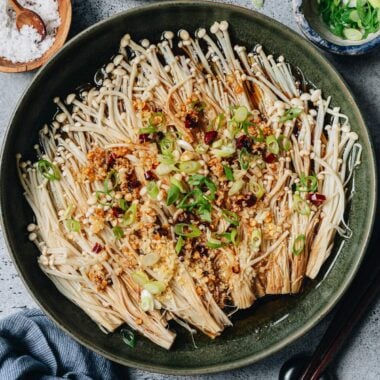 Steamed Enoki Mushrooms (蒜蓉金针菇)