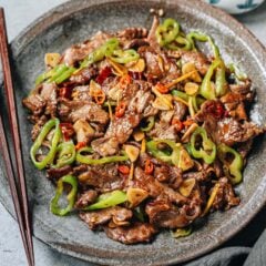 An authentic Hunan beef recipe featuring a more layered flavor and spicy taste, along with tender juicy beef and crisp chili peppers stir fried with a brown sauce that&rsquo;s full of umami. {Gluten-Free Adaptable}
