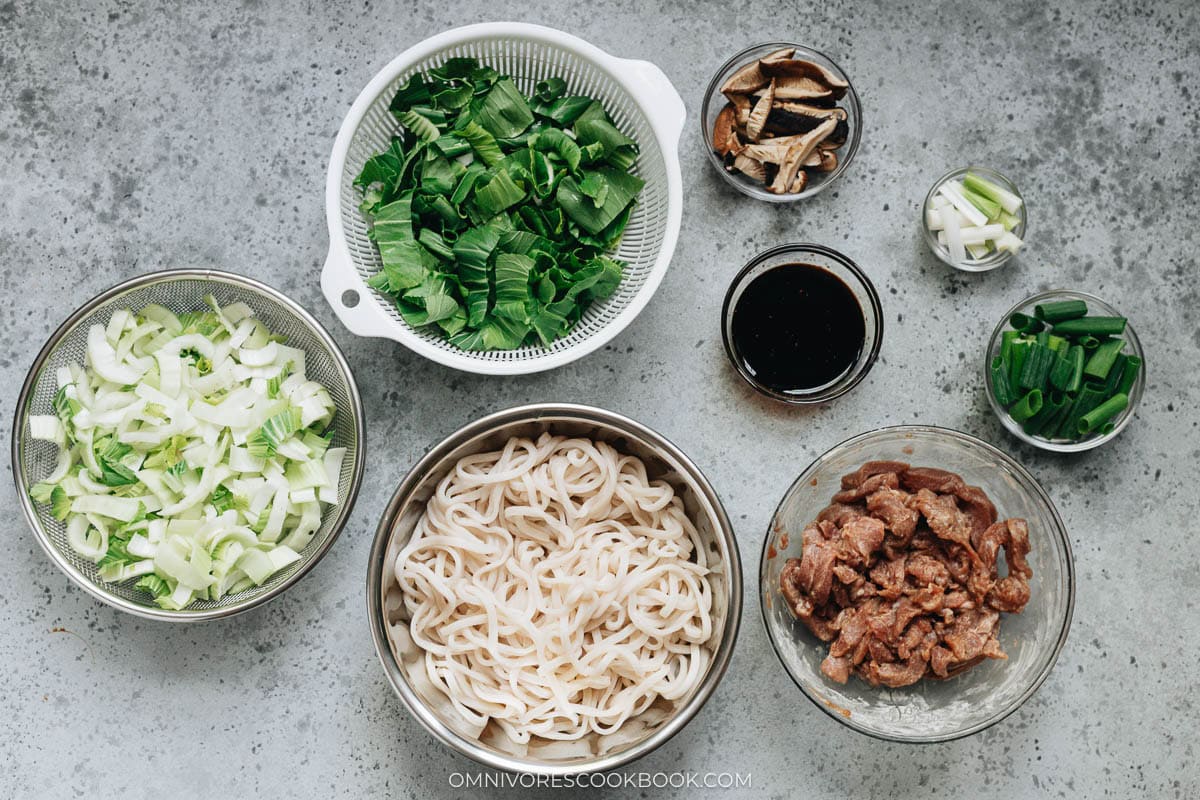 Ingredients for making Shanghai fried noodles