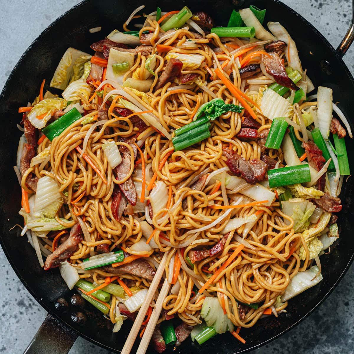 Roast pork lo mein is one of my favorite comfort dishes that transforms leftover Chinese BBQ pork into a brand-new meal. It combines tender slices of char siu with springy noodles, crisp vegetables, and a glossy savory sauce.