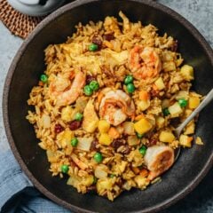 My Thai pineapple fried rice uses simple ingredients to create maximum flavor. By using tangy fresh pineapple, sweet shrimp, and curry powder to add complexity, this fried rice is packed with flavor and texture that you can&rsquo;t resist.