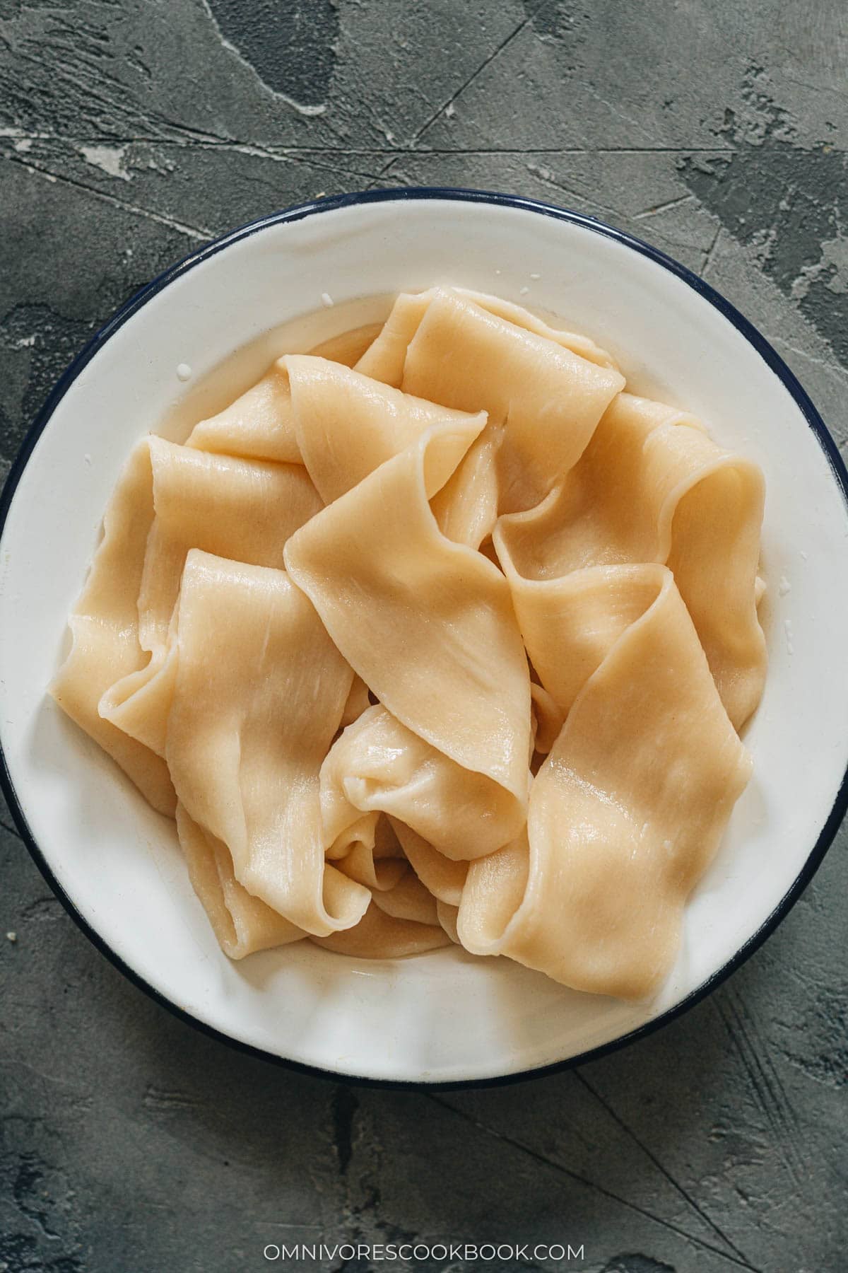 Boiled wide noodles