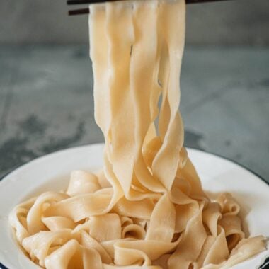 Boiled flat noodles