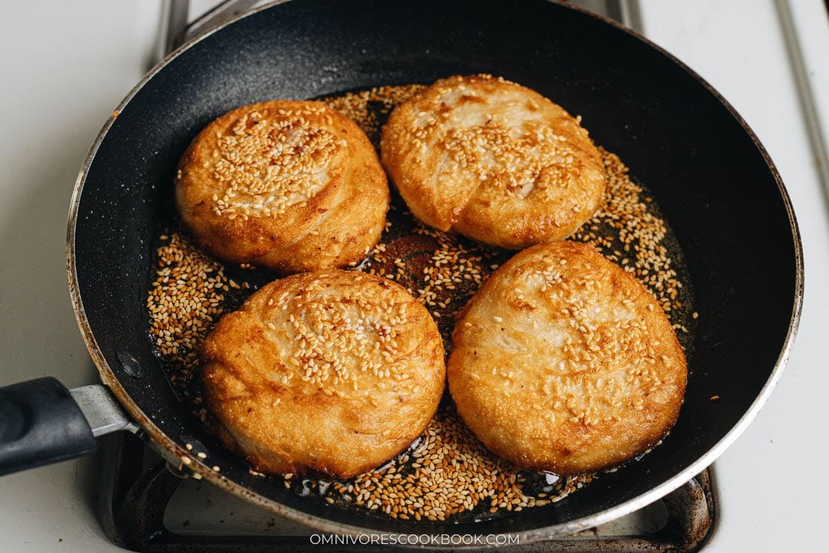 Pan-fry the guo kui until golden and crispy