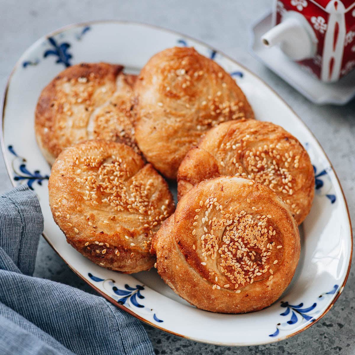 My Juntun Guo Kui, or layered bread with pork, is crispy on the outside and tender on the inside with a rich taste spiced up with Sichuan peppercorn. If you’re into regional Chinese breads, this famous Chengdu snack is something you won’t want to miss.