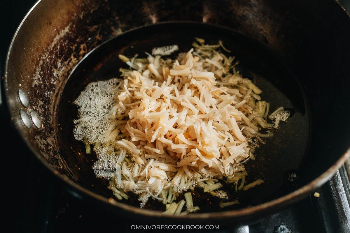 Cook the dried scallops in a pan