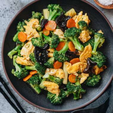 broccoli egg stir fry with carrots and wood ear mushrooms